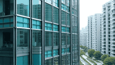 Window Cleaning for Commercial Buildings: Best Practices for Businesses